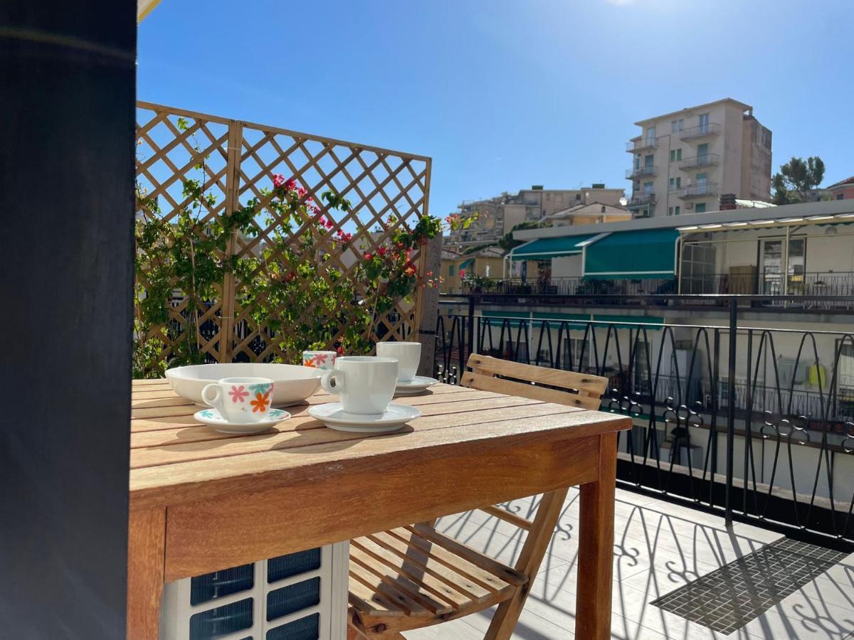Wh - Cuore Home - Attico Monolocale Con Parcheggio Gratuito - 5 Minuti Dal Centro - Wifi San Remo Buitenkant foto